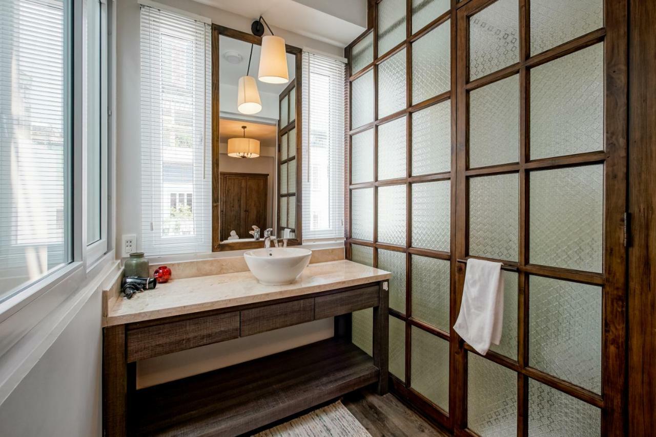 Mira Moon - Calmette Bed & Breakfast Ho Chi Minh City Bagian luar foto